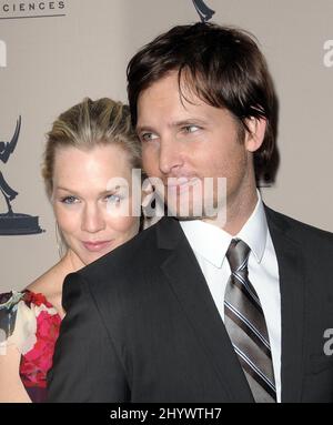 Jennie Garth und Peter Facinelli bei einem Abend mit „Nurse Jackie“, präsentiert von der Academy of Television Arts & Sciences, im Leonard H. Goldenson Theater, Hollywood Stockfoto