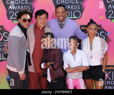 Trey Smith, Jackie Chan, Jaden Smith, will Smith, Willow Smith und Jada Pinkett Smith bei der Ankunft bei Nickelodeon's Annual Kid's Choice Awards 23. in Westwood, Los Angeles. Stockfoto