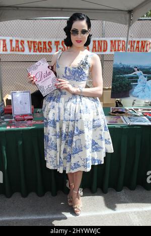 DITA von Teese 'Stripteese' Buchunterschrift während des Viva Las Vegas Rockabilly Festivals im Orleans Hotel und Casino, Las Vagas Stockfoto