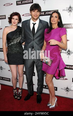 Rumer Willis, Ashton Kutcher und Demi Moore bei der Premiere von „The Joneses“ im Arclight Cinemas Hollywood in Los Angeles, USA Stockfoto