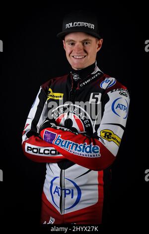 MANCHESTER, GROSSBRITANNIEN. MÄR 14. Brady Kurtz (Kapitän) von Belle Vue ‘ATPI' Aces während des Belle Vue Aces Press Day im National Speedway Stadium am Montag, 14.. März 2022. (Kredit: Eddie Garvey | MI Nachrichten) Kredit: MI Nachrichten & Sport /Alamy Live Nachrichten Stockfoto