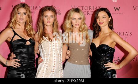 Doutzen Kroes, Rosie Huntington-Whiteley, Candice Swanepoel und Miranda Kerr beim Victoria's Secret 5. Annual „What is Sexy?“ Bombshell Edition Party, veranstaltet im Drai's im W Hotel, Hollywood. Stockfoto