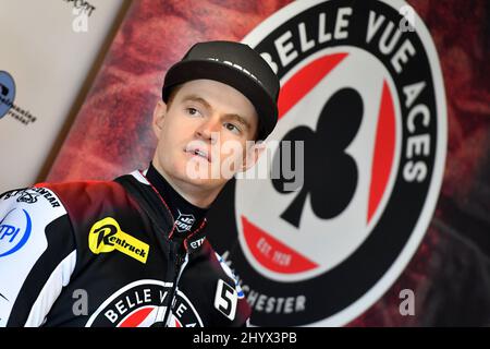 MANCHESTER, GROSSBRITANNIEN. MÄR 14. Brady Kurtz (Kapitän) von Belle Vue ‘ATPI' Acesbeim Belle Vue Aces Press Day am Montag, 14.. März 2022 im National Speedway Stadium.(Kredit: Eddie Garvey | MI News) Kredit: MI News & Sport /Alamy Live News Stockfoto