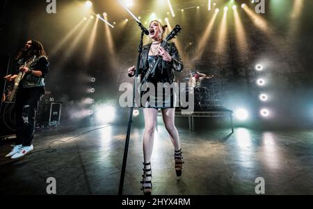 Lzzy Hale von Halestorm spielt live bei einem Rockkonzert im Shepherd's Bush Empire in London am 13. März 2022 Stockfoto