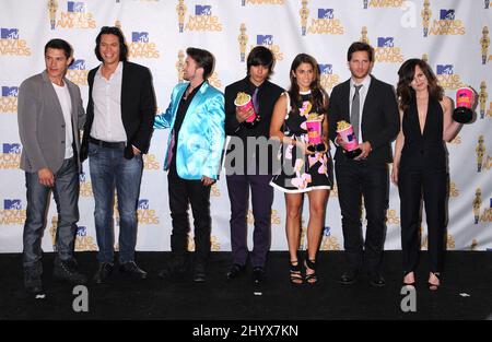 Alex Meraz, Chaske Spencer, Jackson Rathbone, Kiew Gordon, Nikki Reed, Peter Facinelli und Elizabeth Reaser während der MTV Movie Awards 2010 im Gibson Amphitheatre, Kalifornien Stockfoto