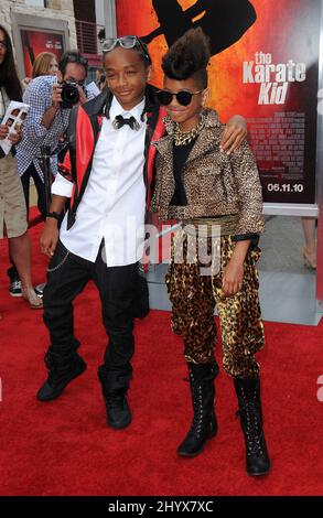 Jaden Smith und Willow Smith bei der Premiere von „The Karate Kid“ im Mann Village Theater in Los Angeles, USA. Stockfoto