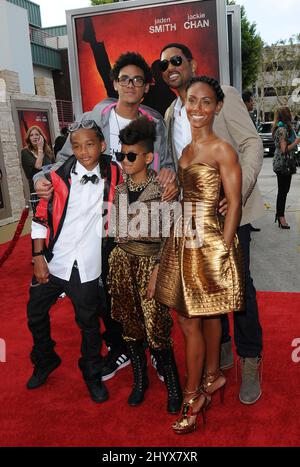 Will Smith, Jada Pinkett Smith, Trey Smith, Jaden Smith und Willow Smith bei der Premiere von „The Karate Kid“ im Mann Village Theater in Los Angeles, USA. Stockfoto