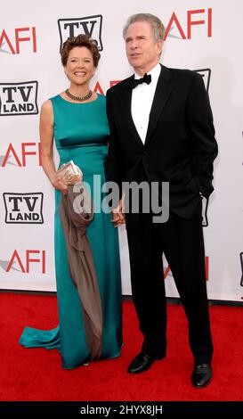 Annette Bening und Warren Beatty während des AFI Life Achievement Award zu Ehren von Mike Nichols, der in den Sony Studios, Kalifornien, verliehen wurde Stockfoto