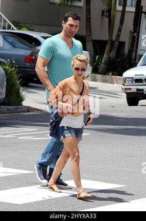 Hayden Panettiere und sein Freund Wladimir Klitschko essen zu Mittag im Urth Cafe in West Hollywood, Kalifornien Stockfoto