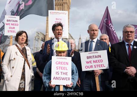 London, Großbritannien. 15. März 2022. Britische Stahlwerke protestieren vor dem Parlament und fordern die Regierung auf, mehr zur Unterstützung der britischen Stahlindustrie zu tun. Claire Doherty/Alamy Live News Stockfoto