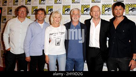 Karl Urban, Helen Mirren und Bruce Willis auf der Comic Con International 2010, Tag 1, die im San Diego Convention Center, San Diego, stattfand. Stockfoto