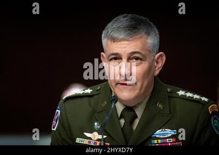 Washington, DC, Dienstag, 15. März 2022. General Stephen Townsend, Kommandant des United States Africa Command, erscheint am Dienstag, den 15. März 2022, vor einer Anhörung des Senatsausschusses für bewaffnete Dienste, um die Haltung des United States Central Command und des United States Africa Command im Dirksen Senate Office Building in Washington, DC zu untersuchen. Kredit: Rod Lamkey/CNP /MediaPunch Stockfoto