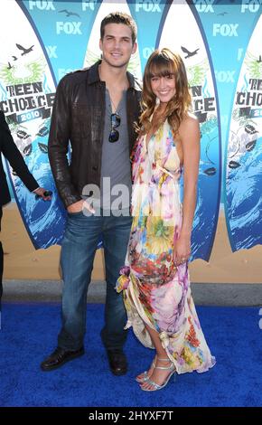 Rick Malambri und Sharni Vinson bei den Teen Choice Awards 2010, die am 8. August 2010 im Gibson Amphitheatre in Universal City, Kalifornien, verliehen wurden. Stockfoto