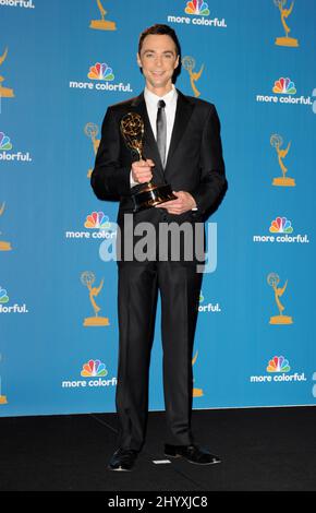 Jim Parsons im Pressesaal während der jährlichen Primetime Emmy Awards 62. im Nokia Theater, Los Angeles. Stockfoto