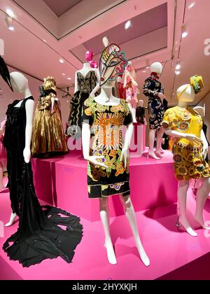 Zandra Rhodes 50 Jahre Fabulous Stockfoto