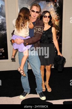 Billy Bob Thornton und Familie bei der Premiere von „Legend of the Guardians“ im Grauman's Chinese Theatre in Los Angeles, USA. Stockfoto