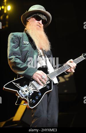 Billy Gibons von ZZ Top tritt während der Tom Petty und der Heartbreakers 'Mojo' Tour im Time Warner Cable Music Pavilion in Los Angeles, USA, auf. Stockfoto