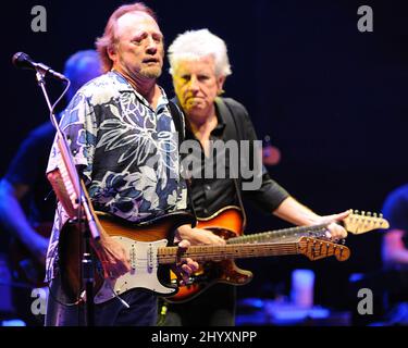 Stephen Stills und Graham Nash von Crosby, Stills und Nash in einem Konzert im Moran Theatre, Jacksonville. Stockfoto