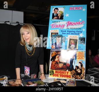 Terry Moore bei der „Hollywood Show“ im Herbst 2010 im Burbank Airport Marriott Hotel & Convention Center, Burbank, Kalifornien Stockfoto