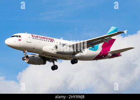 Eurowings Europe Airbus A319-132 OE-LYV Stockfoto