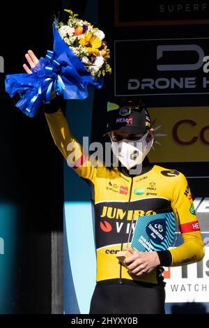 Jonas Vingegaard Rasmussen aus Dänemark und Team Jumbo - Visma auf dem zweiten Platz posiert auf dem Podium nach dem 57. Tirreno-Adriatico 2022 - Stag Stockfoto