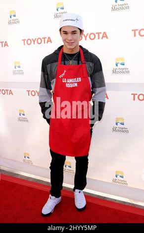 Booboo Stewart bei der Los Angeles Mission 2010 am Heiligabend Essen und Geschenke für Obdachlose in der Los Angeles Mission, Kalifornien Stockfoto