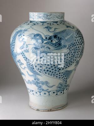 Glas mit Drachen in Wolken Design in Unterglasur Kobalt - blau. Korea, wahrscheinlich Gwangju und Süd-Jeolla, Koreanisch, Joseon (1392-1910), 18.. Jahrhundert. Einrichtung; Servicezubehör. Rad-geworfen Porzellan mit blau bemalten Dekoration unter klarer Glasur Stockfoto