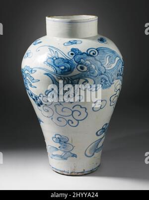 Glas mit Drachen und Wolken. Korea, Joseon (1392-1910), 19.. Jahrhundert. Einrichtung; Servicezubehör. Radgeschleudertes Porzellan mit kobaltbemalter Dekoration unter klarer Glasur Stockfoto