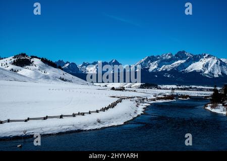 Die Sawtooth Mountains in Idaho im Winter Stockfoto