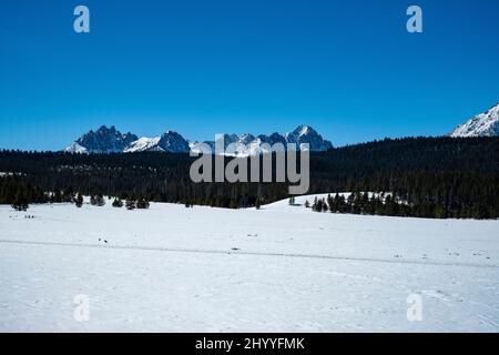 Die Sawtooth Mountains in Idaho im Winter Stockfoto