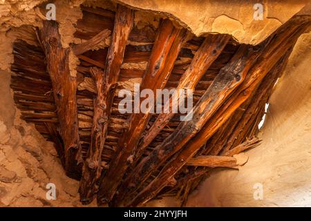 Original Deckenbalken im Doppeldeckergranar in Grand Staircase - Escalante National Monument in Utah. Die Doppeldeckergranare ist eine kleine, Stockfoto