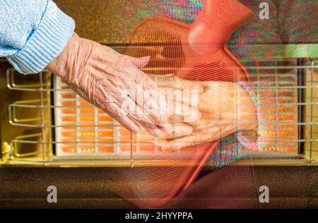 Zusammengesetztes Bild einer neunzig Jahre alten Frau, die die Hand in der Nähe von Gas erwärmt und eine Wärmflasche hält. Steigende Energie-, Gaspreise, Lebenshaltungskosten... Stockfoto