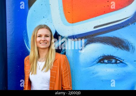 DEN HAAG, NIEDERLANDE - 15. MÄRZ: Die niederländische Paralympikerin Lisa Bunschoten bei der Präsentation der olympischen und paralympischen Athleten im Schilderswijk am 15. März 2022 in Den Haag, Niederlande (Foto: Kees Kuijt/BSR Ageny) NOCNSF Stockfoto