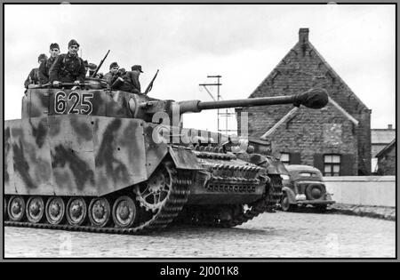 WW2 Deutscher mittlerer Panzer PzKpfw IV mit der taktischen Nummer 625 von 12. SS-Panzer-Division „Hitlerjugend“ während der Schlacht von Frankreich. Westfront, 2. Weltkrieg Die Schlacht von Frankreich 10. Mai – 25. Juni 1940 auch bekannt als die westliche Kampagne die französische Kampagne und der Fall Frankreichs, war die deutsche Invasion von Frankreich, Belgien, Luxemburg und den Niederlanden während des Zweiten Weltkriegs das Pz.Kpfw.IV-Bild, das während eines Wehrmachtstrainings aufgenommen wurde Ort: Frankreich 1940 Stockfoto