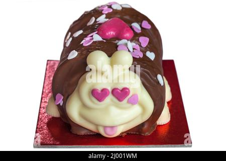 Love is in the Air Colin the Caterpillar Cake Limited Edition Ready for Valentines von M&S isoliert auf weißem Hintergrund Stockfoto