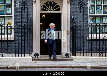 London, England, Großbritannien. 15. März 2022. Der britische Premierminister Boris Johnson begrüßt den finnischen Präsidenten Sauli NiinistÃ¶ in der Downing Street 10. (Bild: © Tayfun Salci/ZUMA Press Wire) Stockfoto