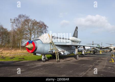 York.Yorkshire.Vereinigtes Königreich.Februar 16. 2022.Im Yorkshire Air Museum Ist Ein Kampfflugzeug des Blitzes F6 ausgestellt Stockfoto