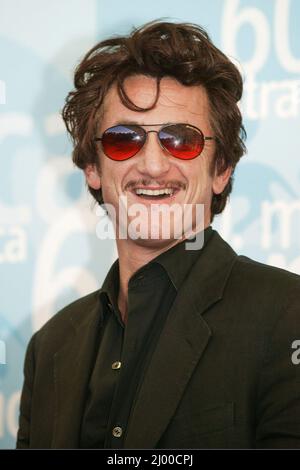 Sean Penn bei der Fotocall in Venedig für den 21grams 5.. September 2003 Stockfoto