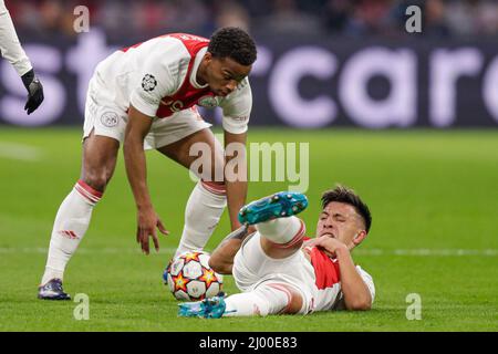 AMSTERDAM, NIEDERLANDE - 15. MÄRZ: Jurrien Timber von Ajax, Lisandro Martinez von Ajax während des UEFA Champions League 1/8-Finalmatches zwischen Ajax und Benfica in der Johan Cruijff Arena am 15. März 2022 in Amsterdam, Niederlande (Foto: Peter Lous/Orange Picters) Stockfoto