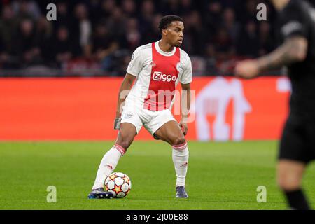 AMSTERDAM, NIEDERLANDE - 15. MÄRZ: Jurrien Timber von Ajax während des UEFA Champions League 1/8-Finalmatches zwischen Ajax und Benfica in der Johan Cruijff Arena am 15. März 2022 in Amsterdam, Niederlande (Foto: Peter Lous/Orange Picters) Stockfoto