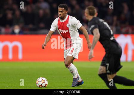 AMSTERDAM, NIEDERLANDE - 15. MÄRZ: Jurrien Timber von Ajax während des UEFA Champions League 1/8-Finalmatches zwischen Ajax und Benfica in der Johan Cruijff Arena am 15. März 2022 in Amsterdam, Niederlande (Foto: Peter Lous/Orange Picters) Stockfoto