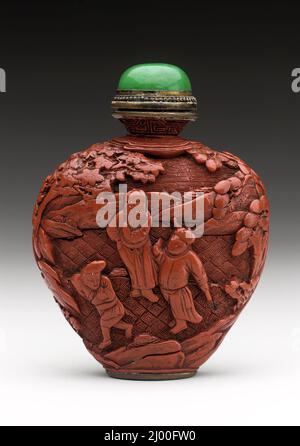 Schnupftabakflasche (Biyanhu) mit Gelehrten in der Landschaft. China, mittlere Qing-Dynastie, um 1700-1800. Werkzeuge und Geräte; Flaschen. Geschnitzter roter Lack auf Metallkern, mit Hartstein-Stopfen Stockfoto