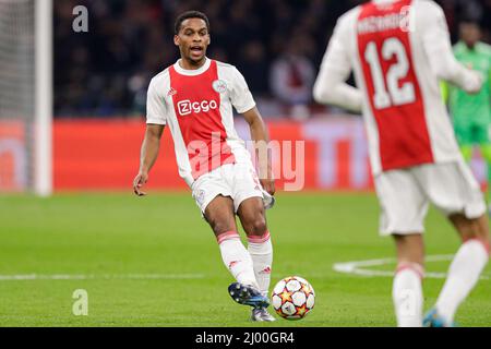 AMSTERDAM, NIEDERLANDE - 15. MÄRZ: Jurrien Timber von Ajax während des UEFA Champions League 1/8-Finalmatches zwischen Ajax und Benfica in der Johan Cruijff Arena am 15. März 2022 in Amsterdam, Niederlande (Foto: Peter Lous/Orange Picters) Stockfoto