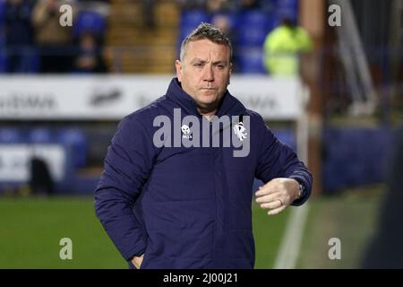 Birkenhead, Großbritannien. 15. März 2022. Micky Mellon, Manager von Tranmere Rovers, schaut zu. EFL Skybet Football League Two Match, Tranmere Rovers gegen Harrogate Town im Prenton Park, Birkenhead, Wirral am Dienstag, 15.. März 2022. Dieses Bild darf nur für redaktionelle Zwecke verwendet werden. Nur zur redaktionellen Verwendung, Lizenz für kommerzielle Nutzung erforderlich. Keine Verwendung bei Wetten, Spielen oder Veröffentlichungen in einem Club/einer Liga/einem Spieler.PIC von Chris Stading/Andrew Orchard Sports Photography/Alamy Live News Credit: Andrew Orchard Sports Photography/Alamy Live News Stockfoto