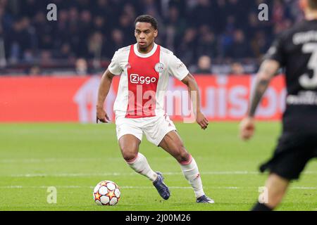 AMSTERDAM, NIEDERLANDE - 15. MÄRZ: Jurrien Timber von Ajax während des UEFA Champions League 1/8-Finalmatches zwischen Ajax und Benfica in der Johan Cruijff Arena am 15. März 2022 in Amsterdam, Niederlande (Foto: Peter Lous/Orange Picters) Stockfoto