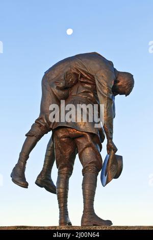 Das Cobbers Memorial (1998) von Peter Corlett im Australian Memorial Park in Fromelles (Nord), Frankreich Stockfoto