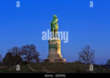 Denkmal für Vercingetorix, Häuptling des galischen Stamms der Arverni, der die Gallier gegen Julius Cäsar in Alise-Sainte-reine, Frankreich, vereinte Stockfoto