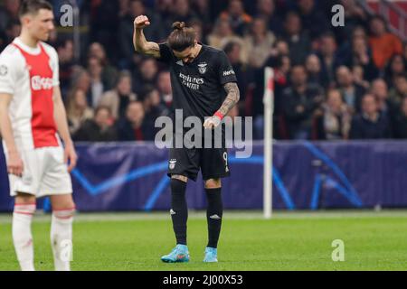 AMSTERDAM, NIEDERLANDE - 15. MÄRZ: Darwin Nunez von SL Benfica feiert sein Mannschaften-erstes Tor während des UEFA Champions League 1/8-Finalmatches zwischen Ajax und Benfica in der Johan Cruijff Arena am 15. März 2022 in Amsterdam, Niederlande (Foto: Peter Lous/Orange PicBilder) Stockfoto