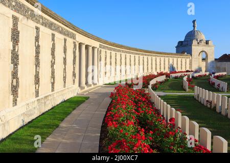 Tyne Cot Friedhof (1914-1918), der größte Friedhof für Commonwealth-Truppen der Welt, für jeden Krieg, in Zonnebeke, Belgien Stockfoto