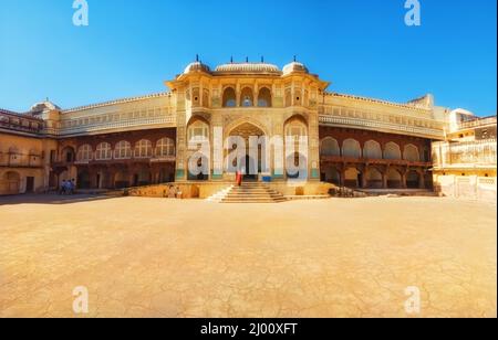 Der Innenhof von Ganesh Pol, auf dem Gelände des Amber Fort, in der Nähe von Jaipur, Rajasthan, Indien Stockfoto